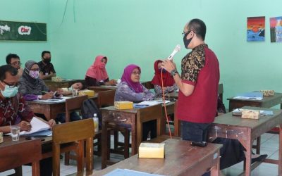 Pelatihan Public Speaking oleh Dosen Departemen Ilmu Komunikasi Universitas Diponegoro
