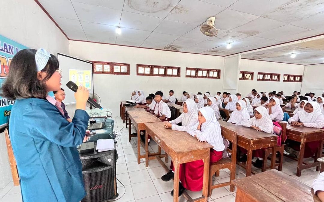Mahasiswa KKN Tim II Universitas Diponegoro Memberikan Edukasi untuk Meningkatkan Kemampuan Public Speaking di SMP Al-Ikhlas, Desa Tegalsari