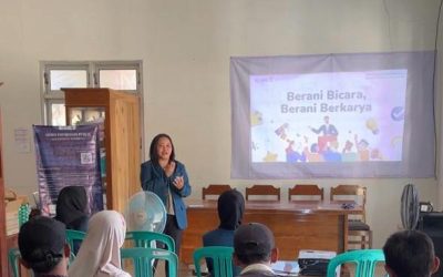 Tim II KKN UNDIP Latih Ketua RT dan Perangkat Kelurahan Sambeng Jadi Pembicara Handal