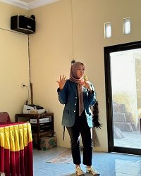 Mengoptimalkan Potensi UMKM Desa Sudimoro melalui Edukasi dan Pelatihan Pemasaran Digital di Instagram