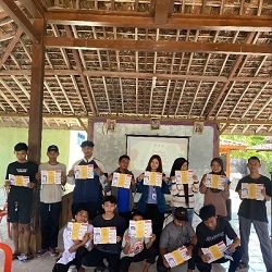 Mendigitalisasi Kreativitas: Mahasiswa KKN Tim II Universitas Diponegoro Berikan Pelatihan Canva untuk Anggota Karang Taruna