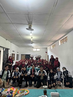 Mahasiswa KKN Tim II UNDIP Tingkatkan Literasi Digital Melalui Pelatihan Pemanfaatan Website dan Instagram Desa