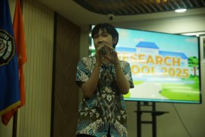 Gambar 2. Sesi Tanya Jawab Research School(Sumber: Dokumentasi Pribadi)
